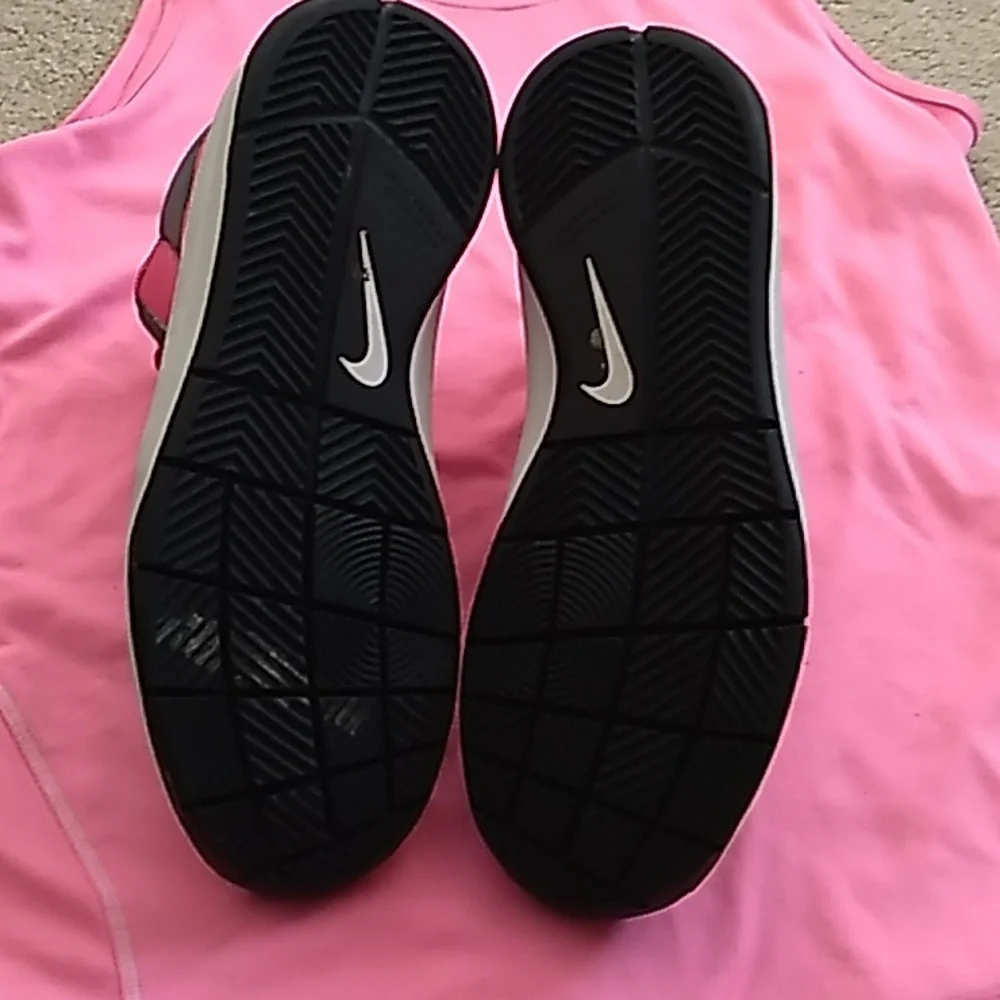 Youth Nike Team Hustle D7 pink and grey athletic shoes size 6 Youth. Excellent!!